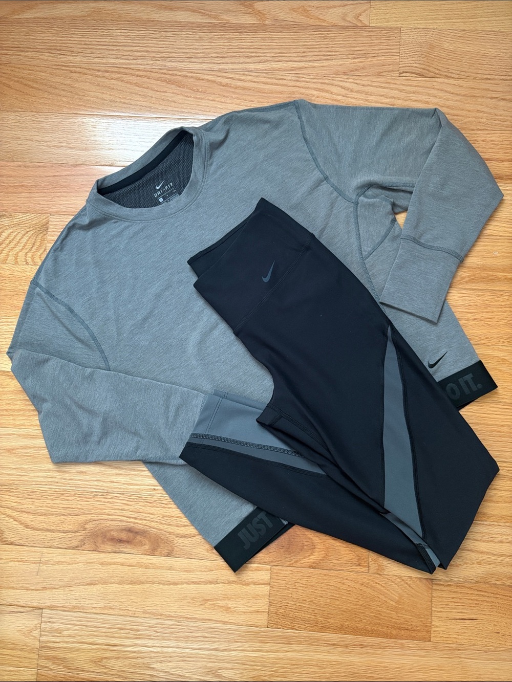 NWOT Nike Set Gray/Black Pullover Top and  Leggings